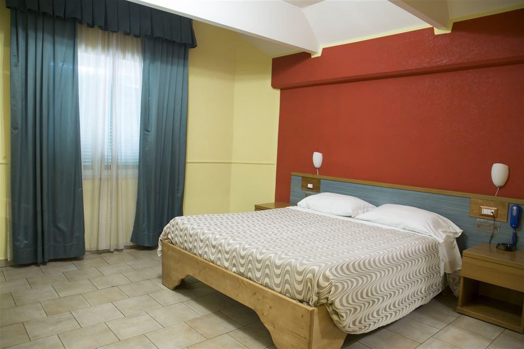 Hotel Martini Casavatore Buitenkant foto