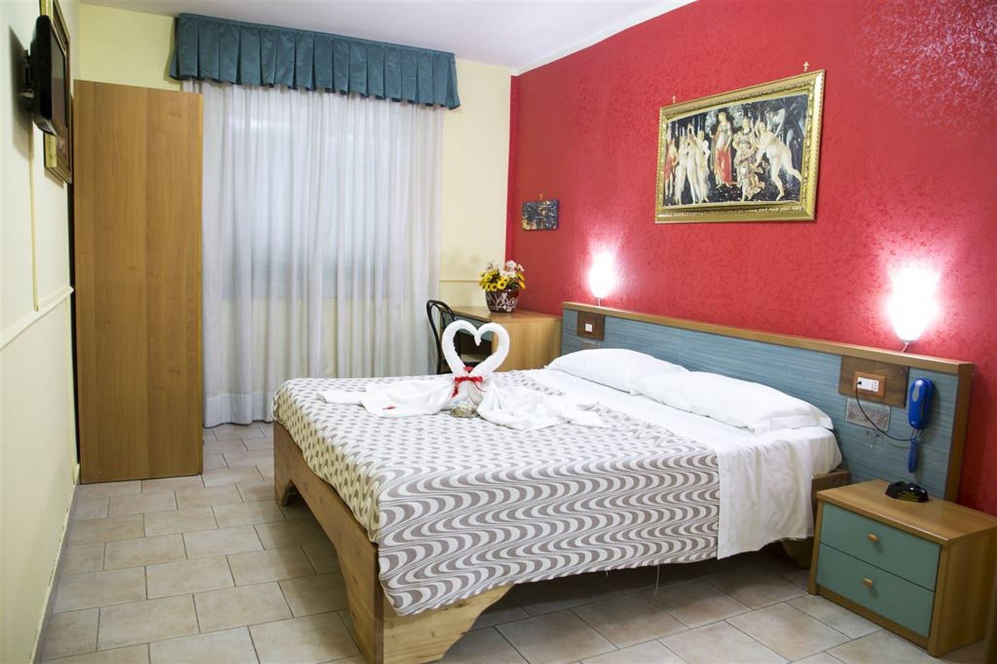 Hotel Martini Casavatore Buitenkant foto