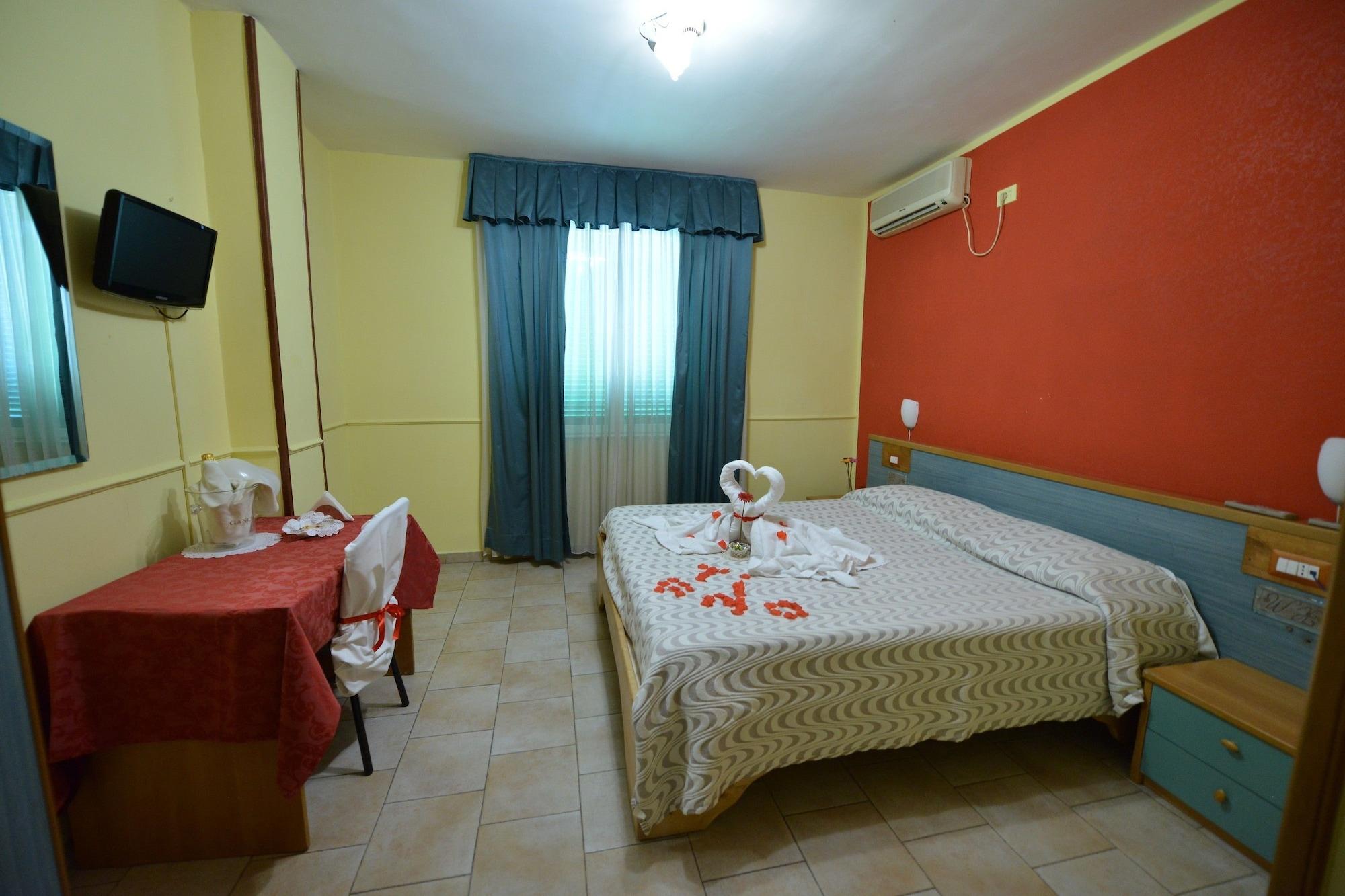 Hotel Martini Casavatore Buitenkant foto