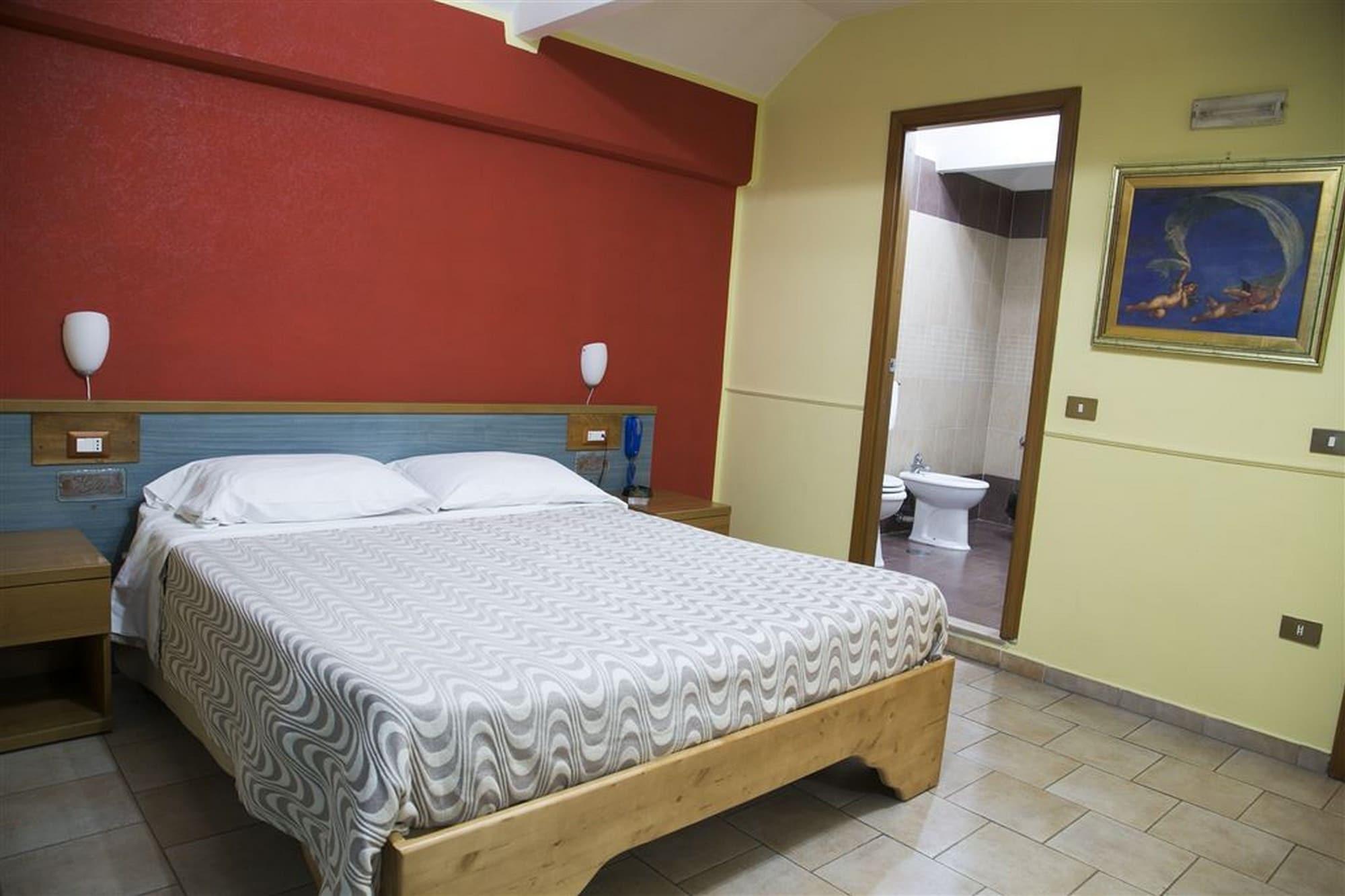 Hotel Martini Casavatore Buitenkant foto