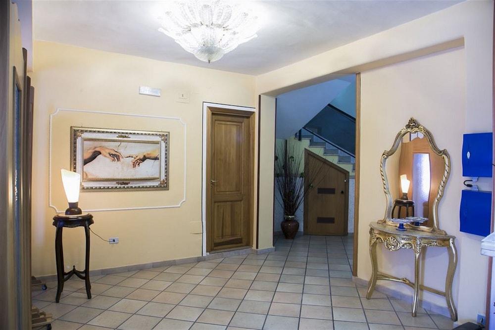 Hotel Martini Casavatore Buitenkant foto