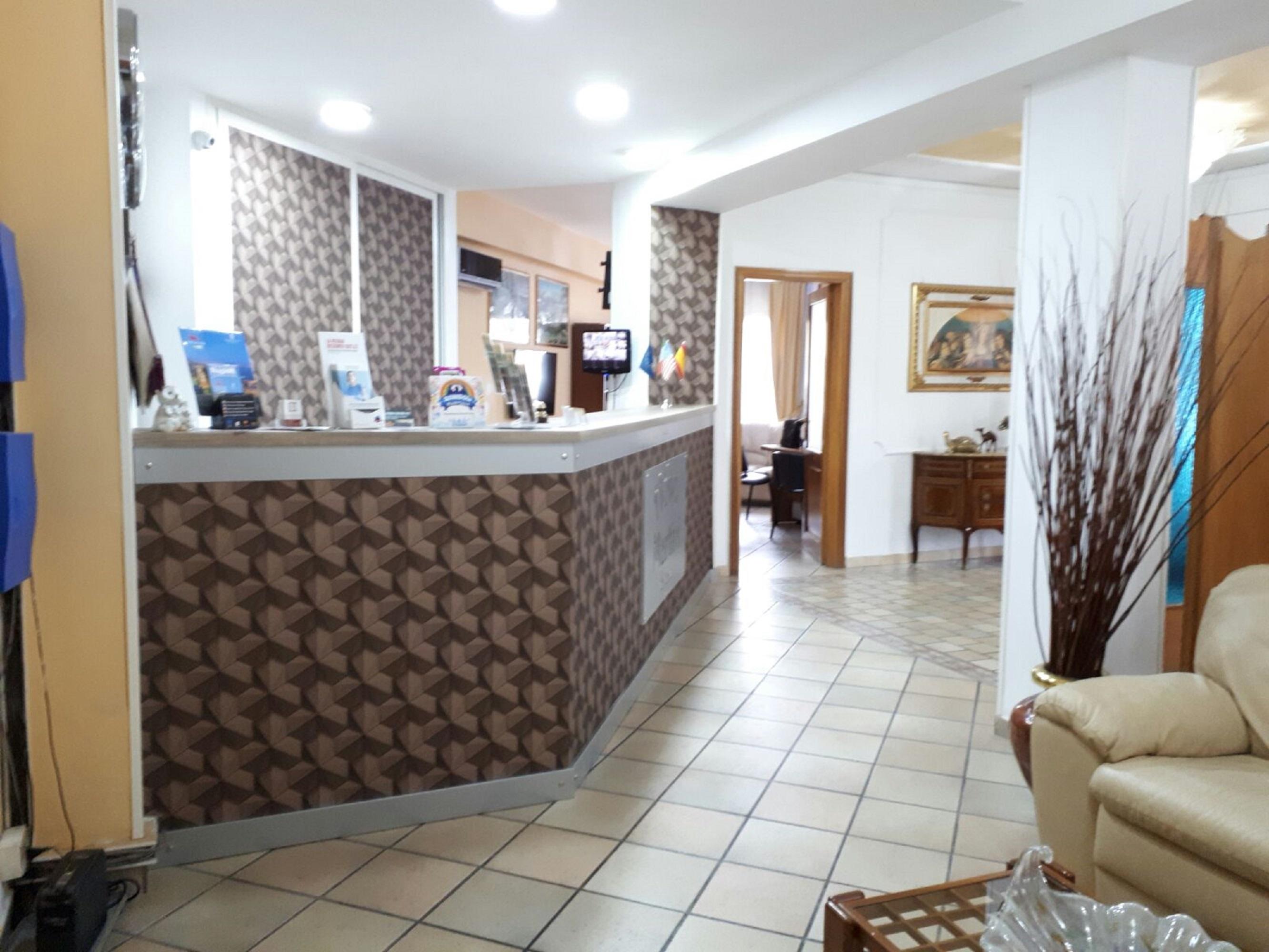 Hotel Martini Casavatore Buitenkant foto