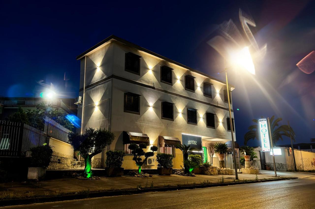 Hotel Martini Casavatore Buitenkant foto