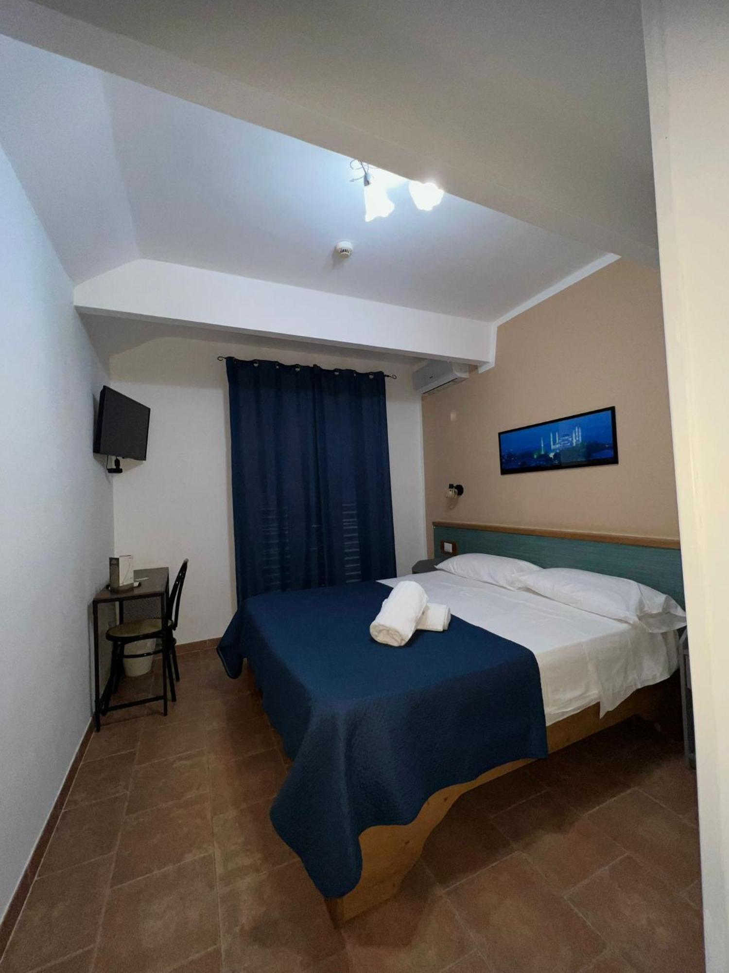 Hotel Martini Casavatore Buitenkant foto
