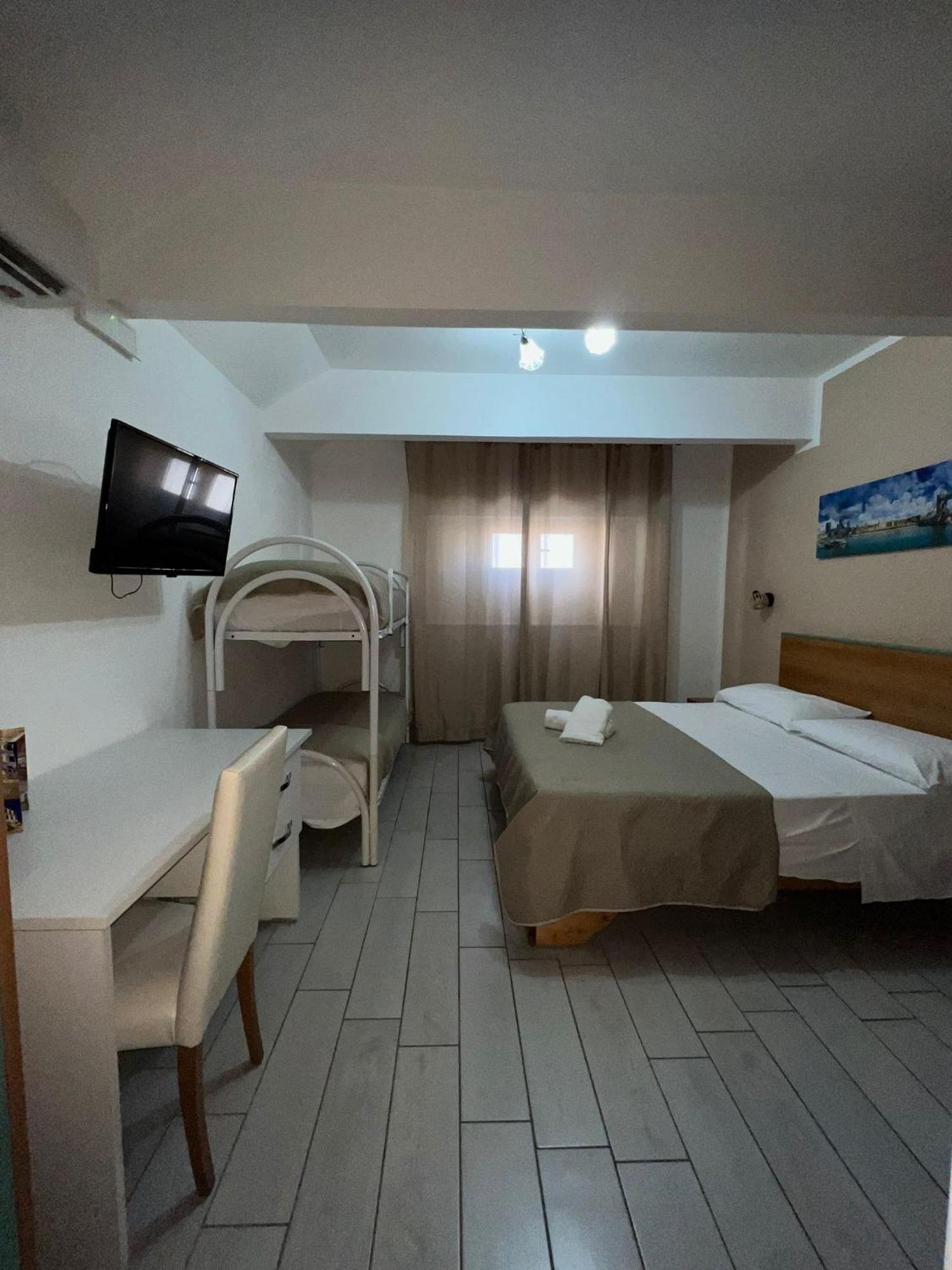 Hotel Martini Casavatore Buitenkant foto