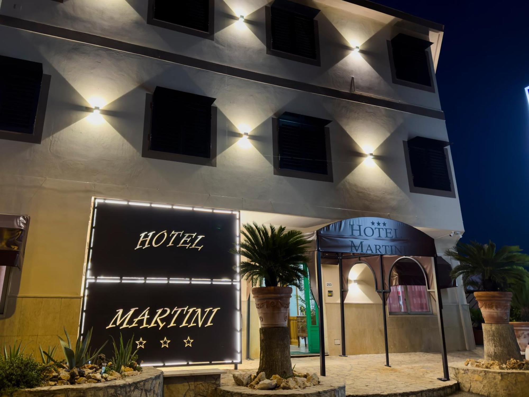 Hotel Martini Casavatore Buitenkant foto