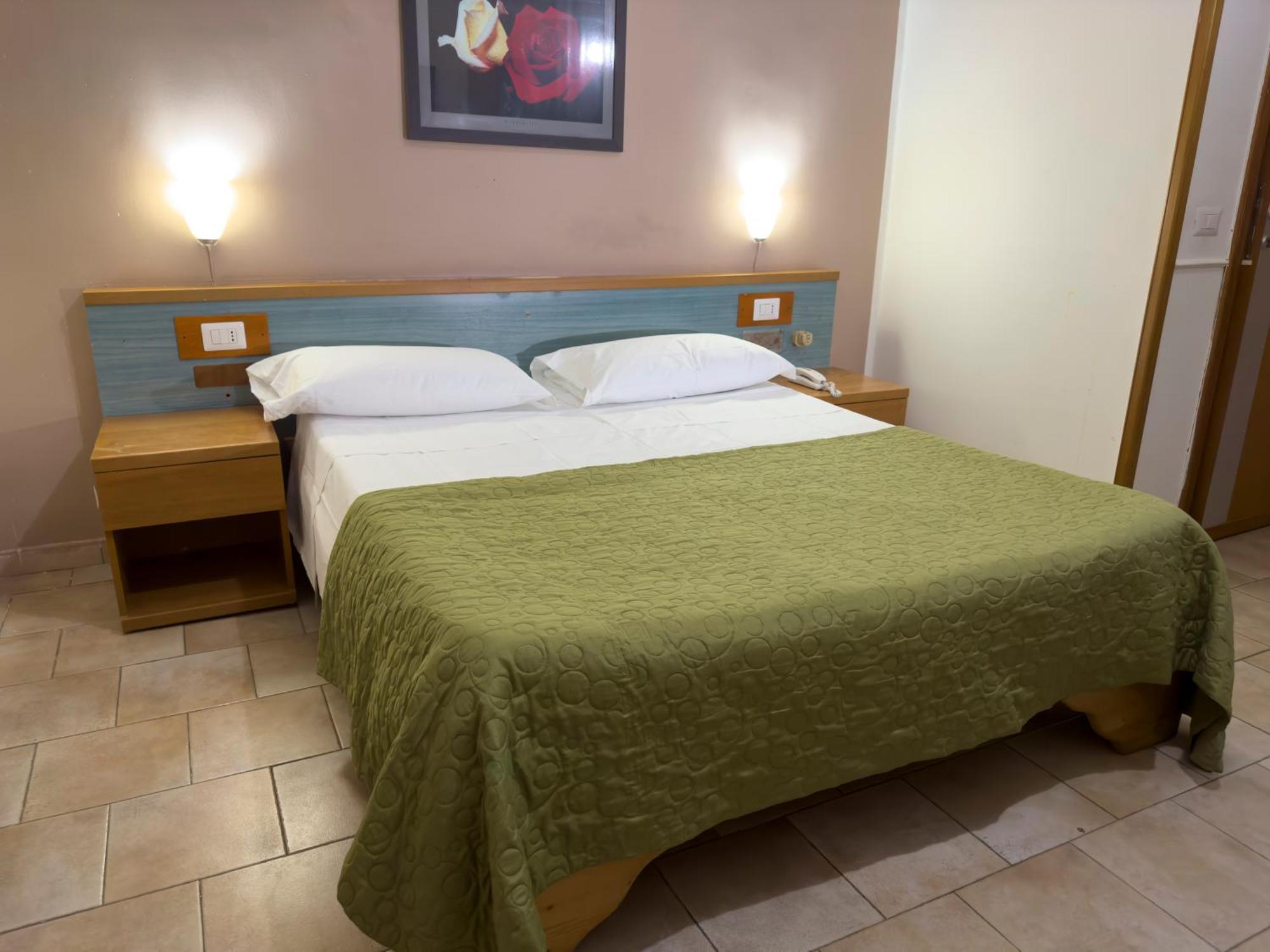 Hotel Martini Casavatore Buitenkant foto