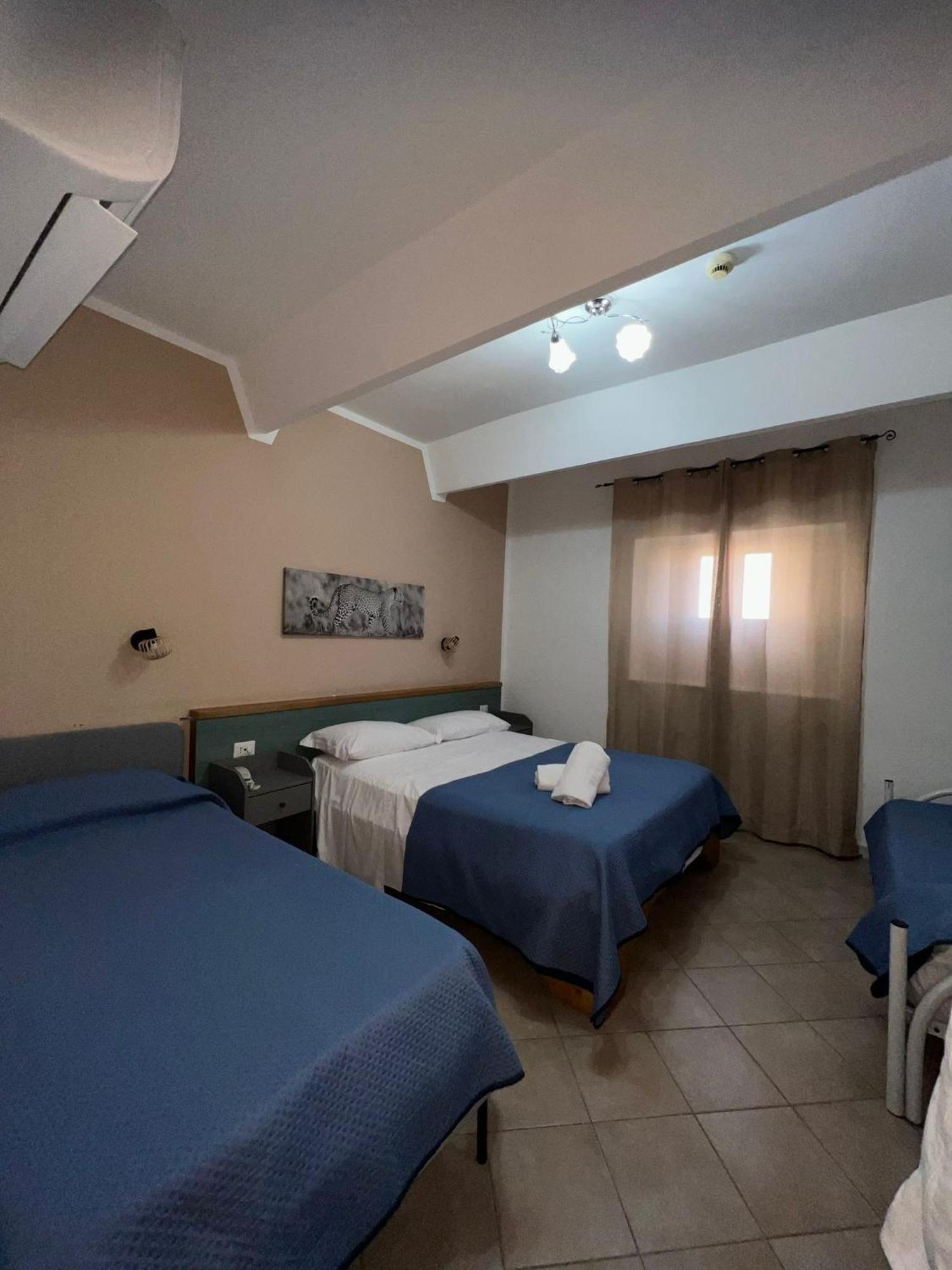 Hotel Martini Casavatore Buitenkant foto