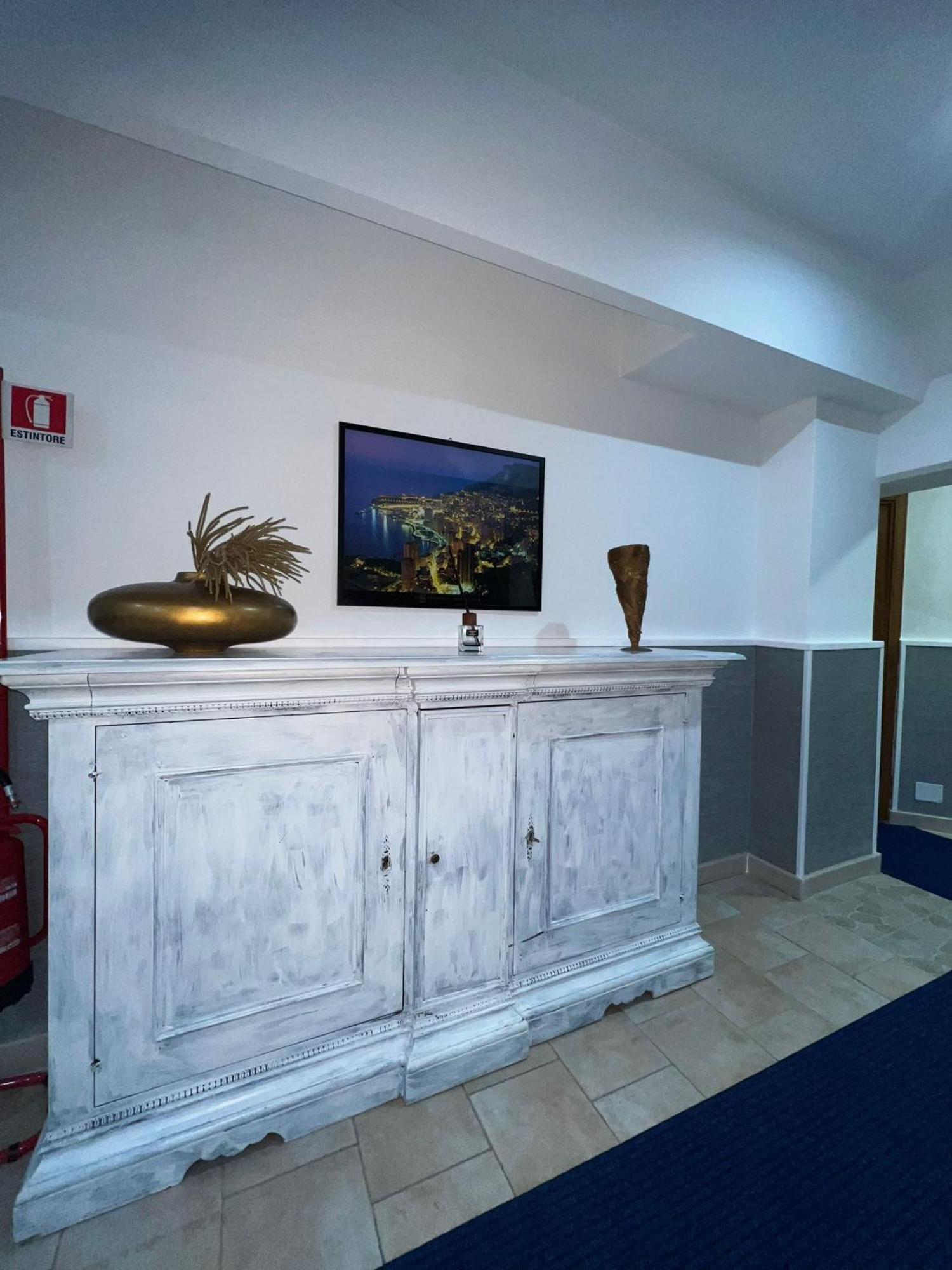 Hotel Martini Casavatore Buitenkant foto