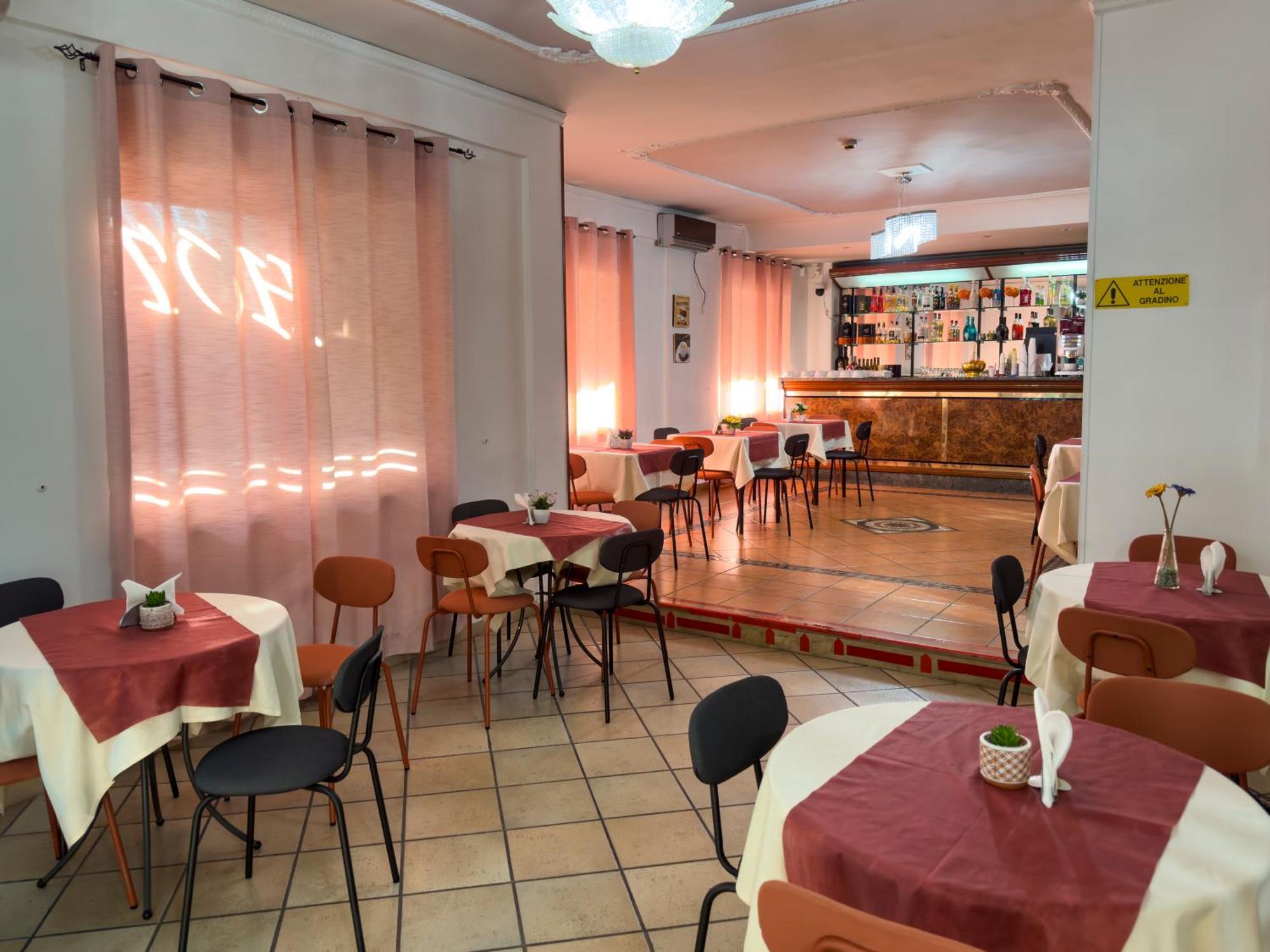 Hotel Martini Casavatore Buitenkant foto