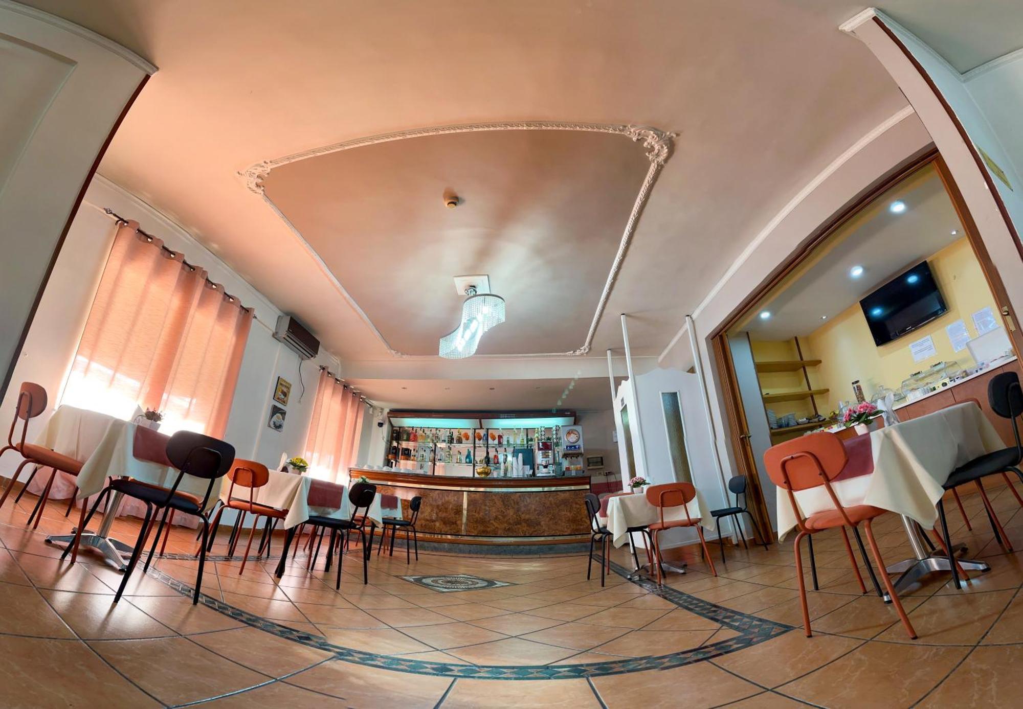 Hotel Martini Casavatore Buitenkant foto