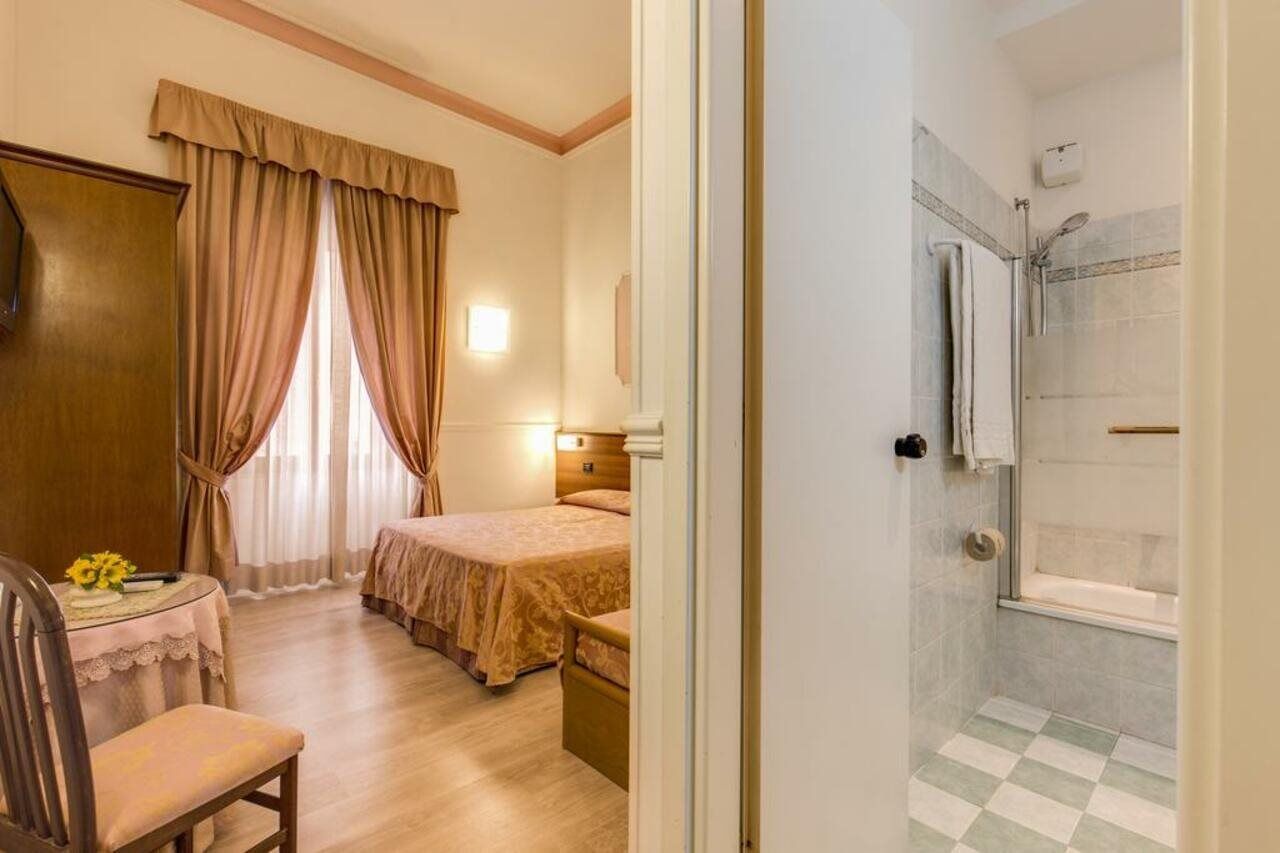 Hotel Martini Casavatore Buitenkant foto